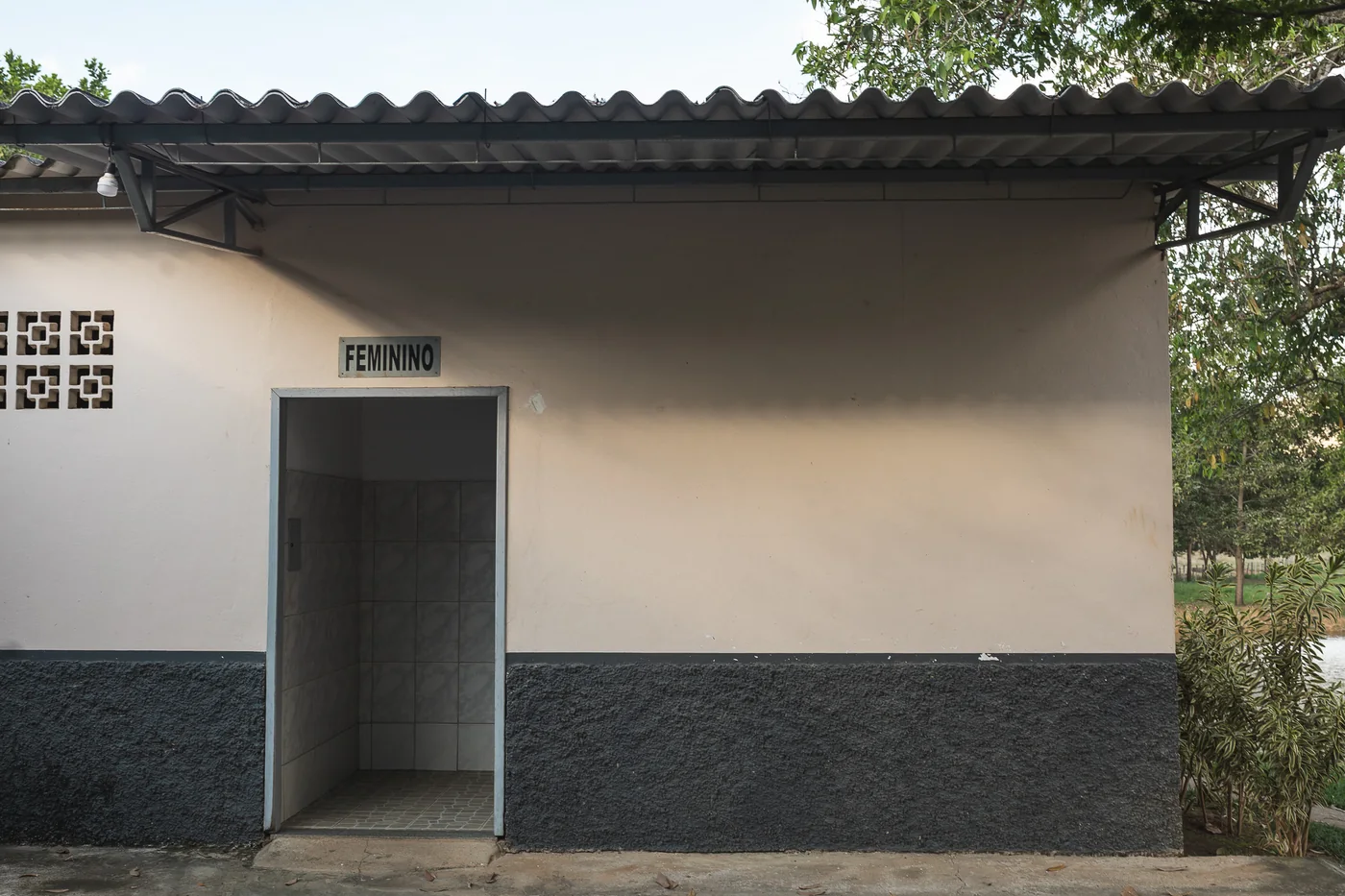 Entrada dos banheiros do Santuário